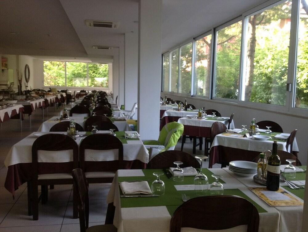 Hotel Matteo Cervia Exterior photo